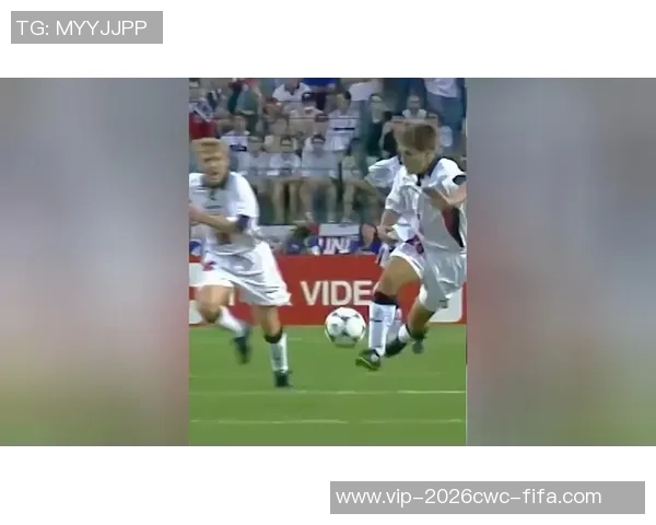 激情四溢的绿茵场上逆转胜利的足球赛记忆